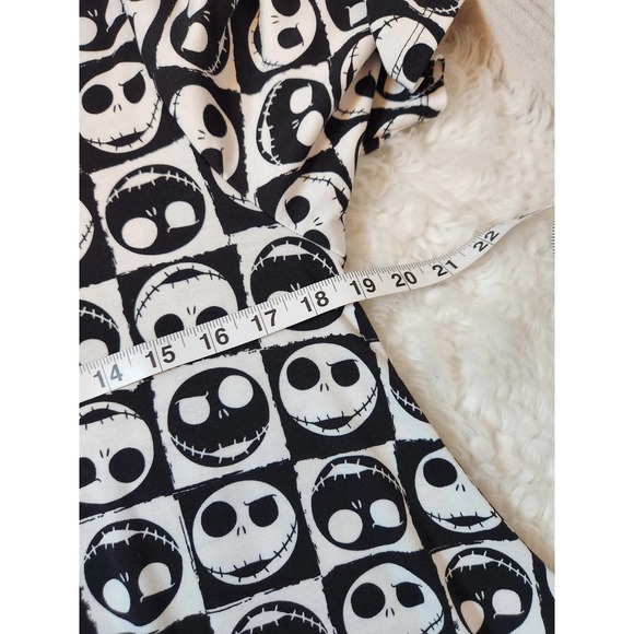 LuLaRoe Women's Jack Skellington Print Scoop Neck Short Sleeve T-Shirt Size M‎ - Picture 5 of 6